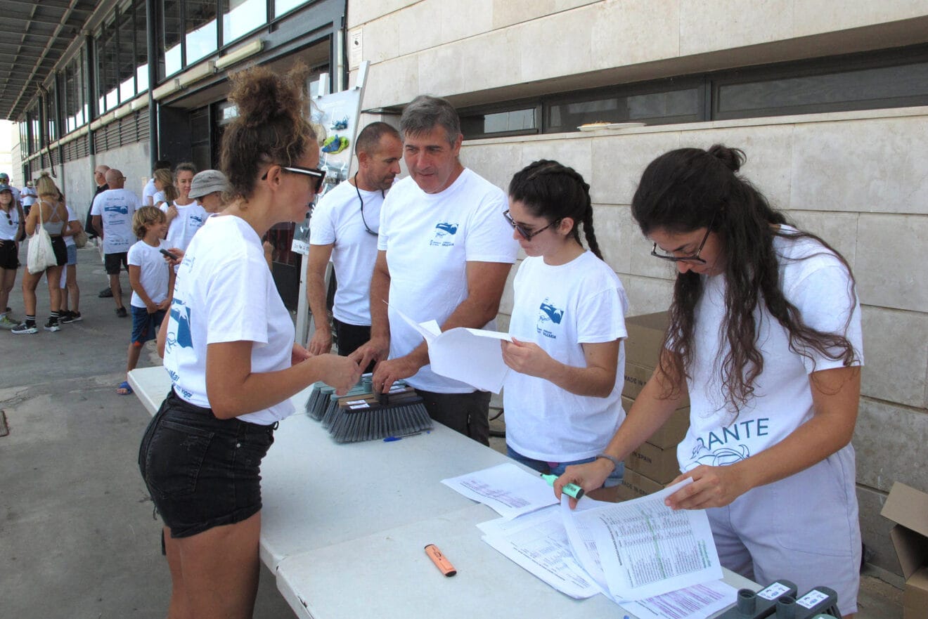 Iniciativa Barriendo Mares 11