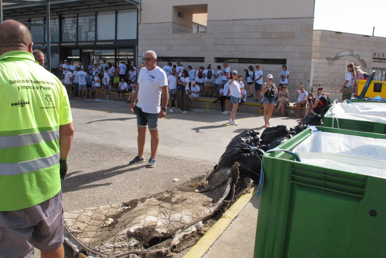 Iniciativa Barriendo Mares 18