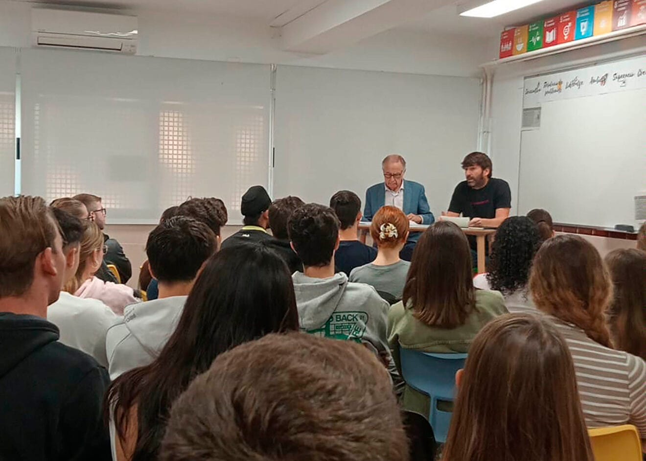 Josep Ramoneda, director académico del Festival, en el IES Maria Ibars