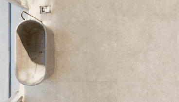 La perfecta simbiosis entre formas suaves y colores neutros para un baño lleno de luz y armonía