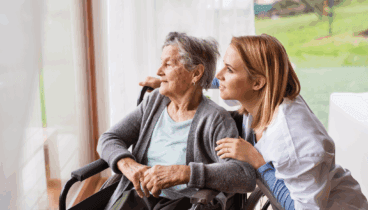 Las cuidadoras internas de Wayalia Dénia brindan atención personalizada las 24 horas en el hogar