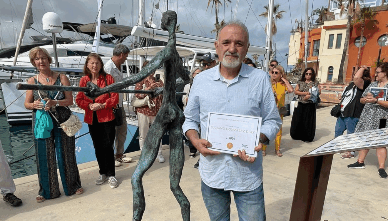 Luciano González, ganador del concurso _Esculturas frente al mar