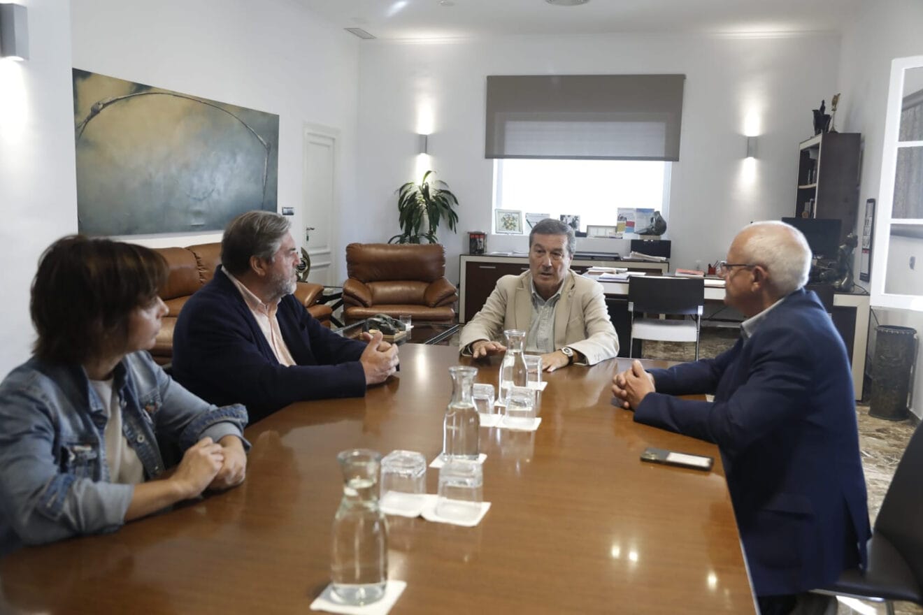 Marciano Gómez reunido con el equipo de gobierno de Dénia