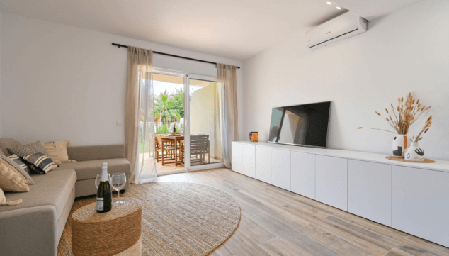 minimalismo decoracion y tonos tierra en este salon