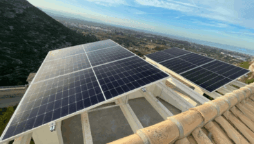 Paneles fotovoltaicos eficientes instalados para reducir el consumo eléctrico
