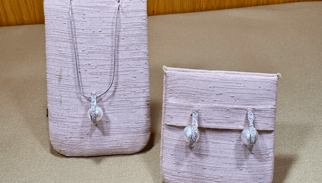 Perla natural cultivada, oro blanco de 18k y diamantes, las joyas perfectas para brillar el día de tu boda