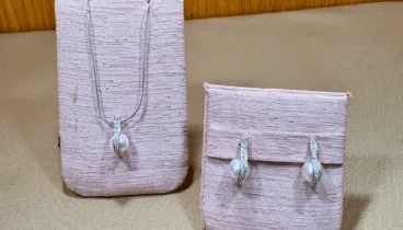 Perla natural cultivada, oro blanco de 18k y diamantes, las joyas perfectas para brillar el día de tu boda
