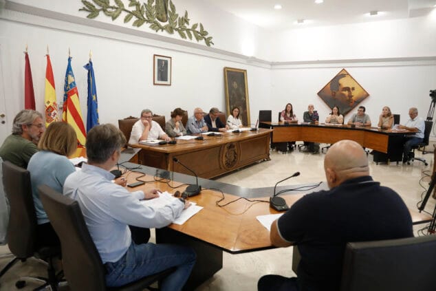 «Ustedes castigan al que más dinero tiene», PP, Vox y Gent de Dénia critican la nueva tasa de basura 1 Imagen: Pleno de este lunes