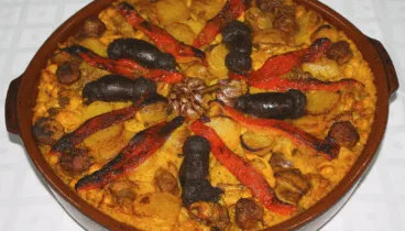 sabroso arroz al horno en restaurante isa