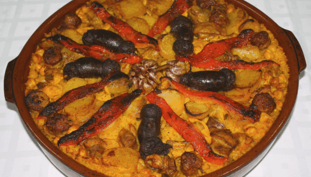 sabroso arroz al horno en restaurante isa