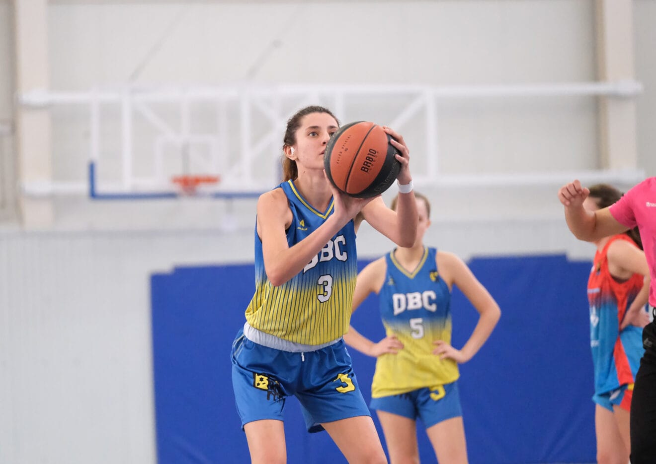 SENIOR FEMENINO VENCE A HELIKE