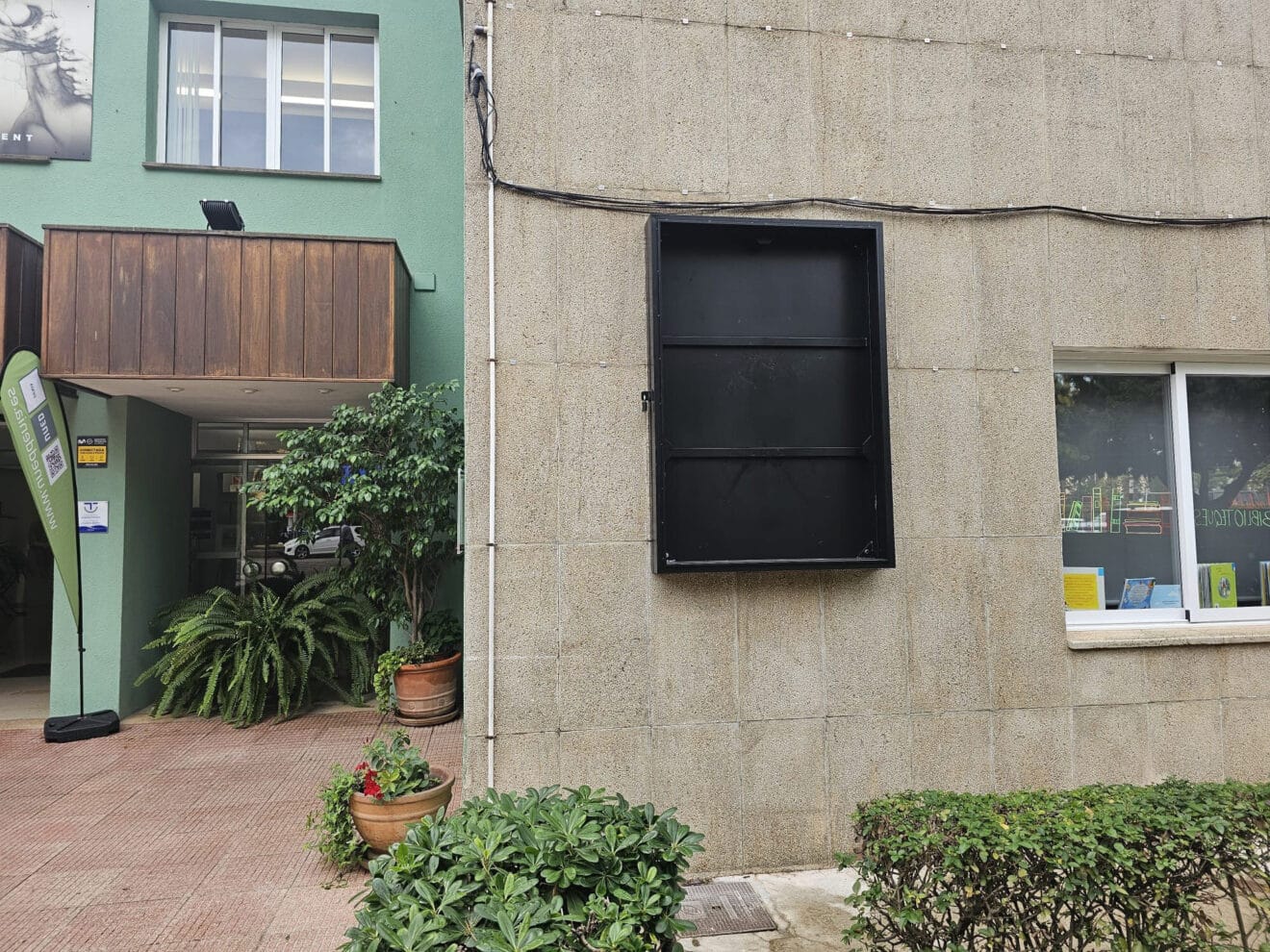 Soporte donde se fijará la pantalla de la Casa de Cultura