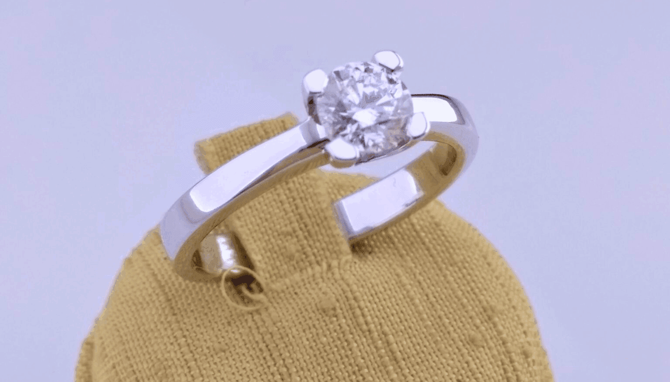 Sorprende con este precioso y sofisticado anillo en tu pedida de matrimonio