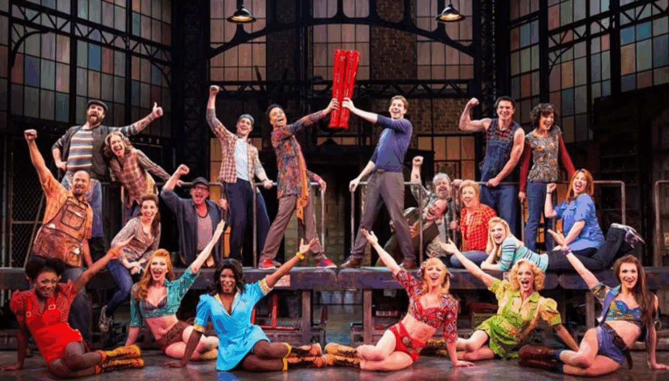 Un elenco brillante y una historia inspiradora te esperan en Kinky Boots