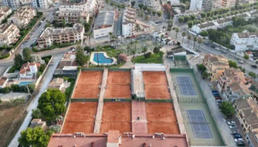 una academia de tenis que destaca por su compromiso con la excelencia y la atencion personalizada