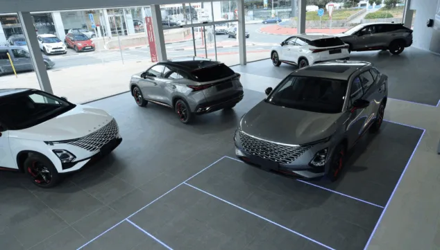Moll Motor Dénia 4 una gamma de vehicles esperant-te