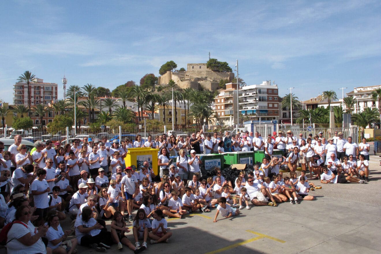Voluntarios de Barriendo Mares