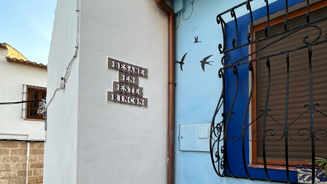 Bésame en este rincón dest