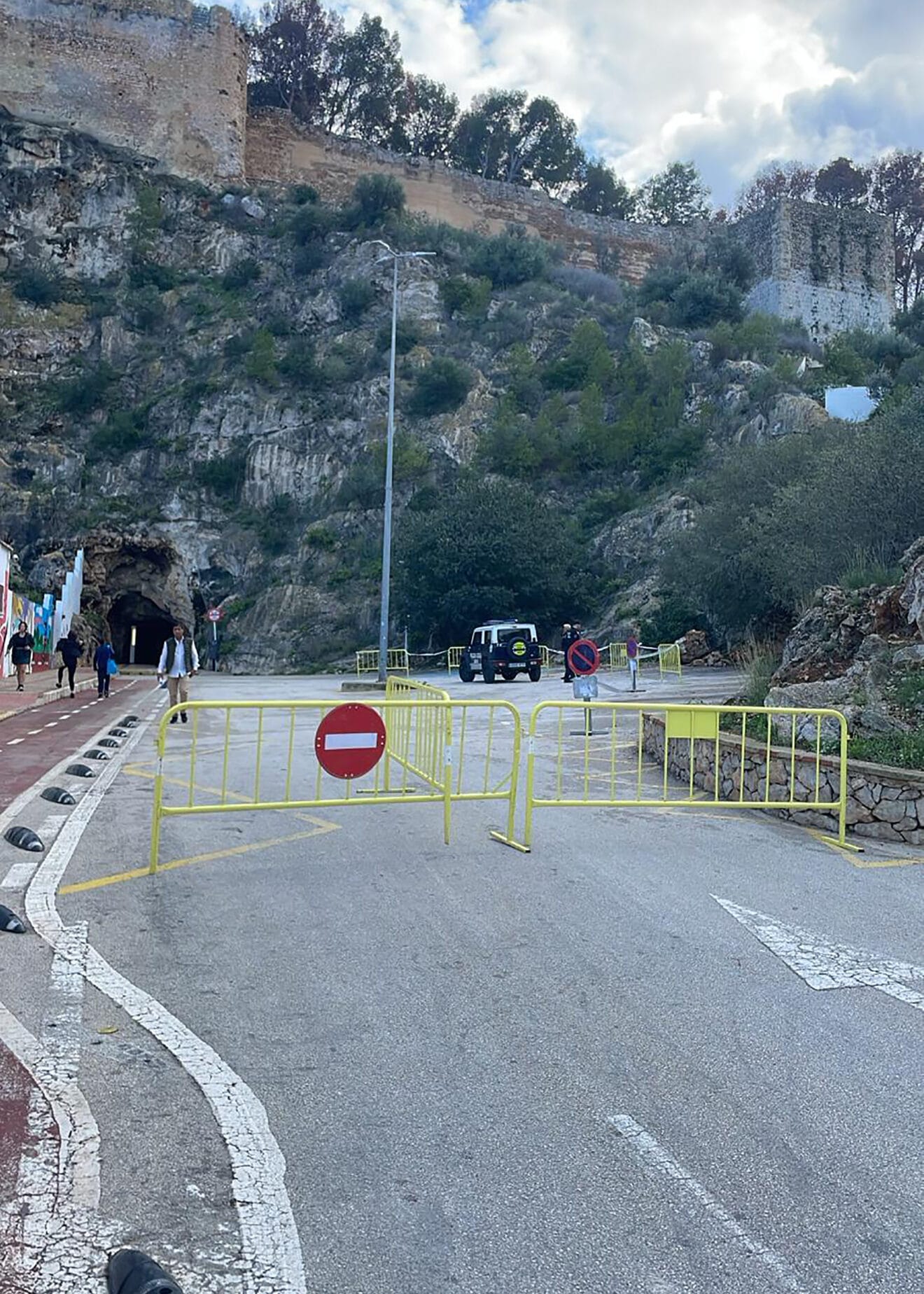 Cierre del aparcamiento junto al Castillo