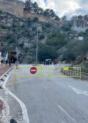 Cierre del aparcamiento junto al Castillo