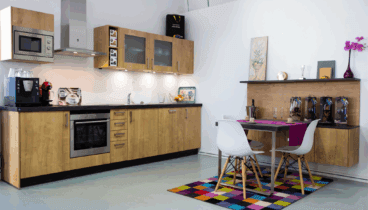 Cocinas de madera con banco de granito en negro