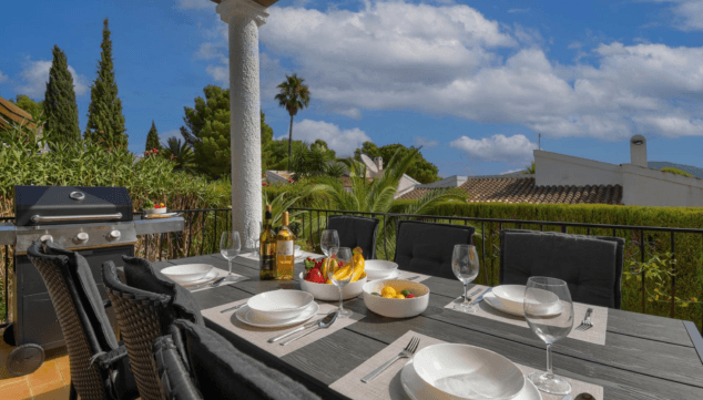 disfruta de comidas al aire libre en la zona de barbacoa