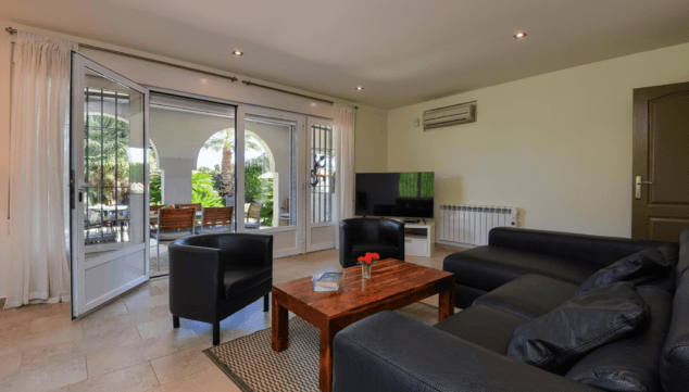 equipado con television y sonido de alta fidelidad