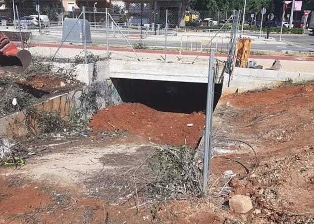 Imagen: Limpieza en el colector de Joan Fuster