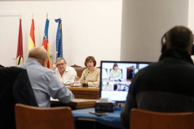 Imagen: Maria Josep Ripoll explica la moción