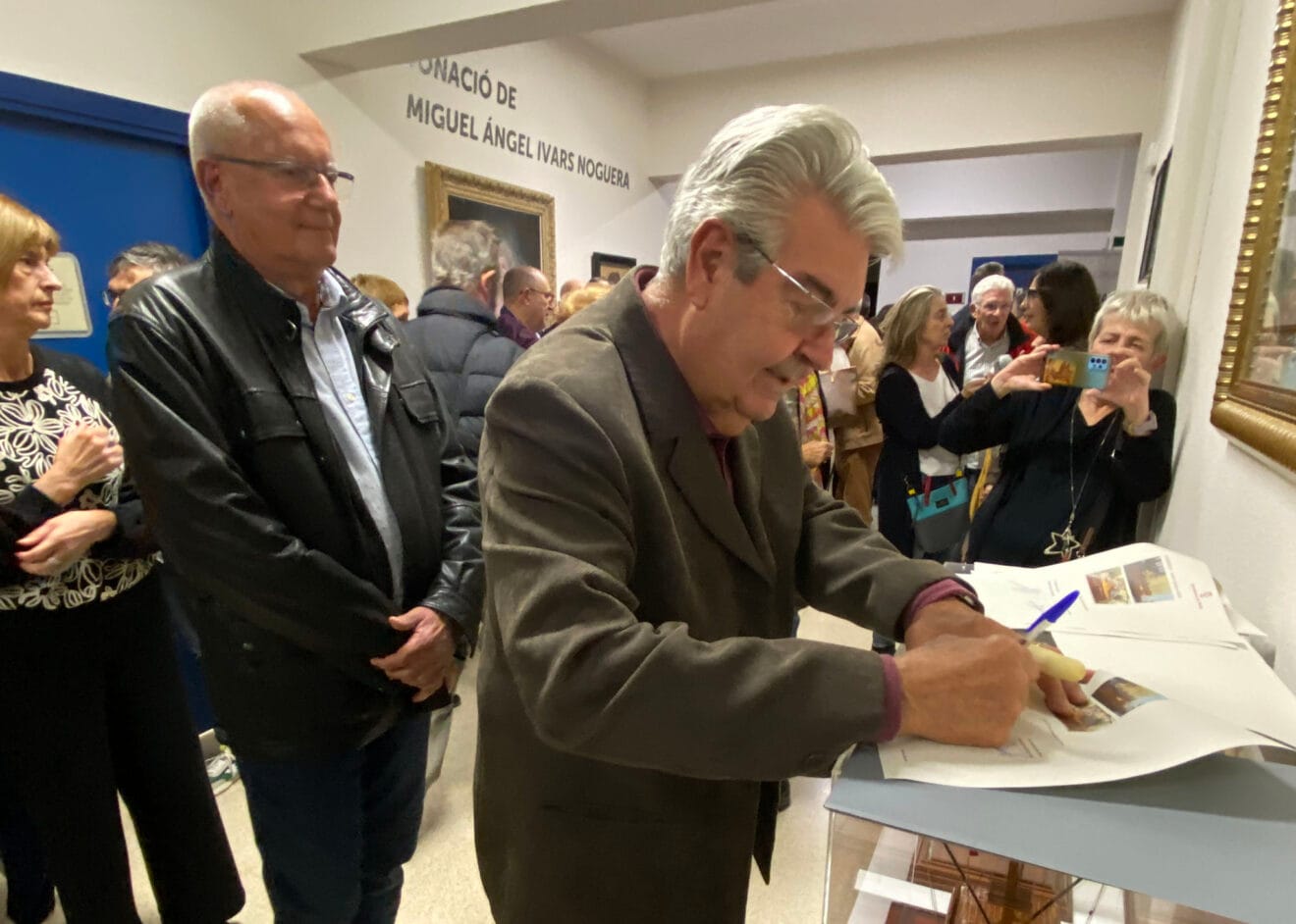Miguel Ángel Ivars Noguera en su donación a Dénia