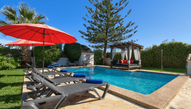 piscina privada para disfrutar del buen clima