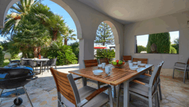 Zona de barbacoa y terraza para comidas al aire libre