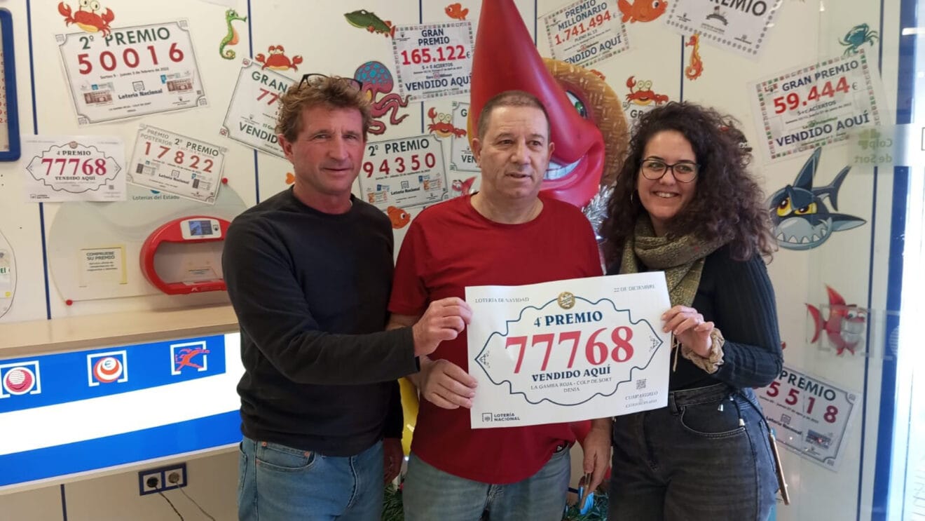 Administración número 5 de Dénia con el décimo premiado dest