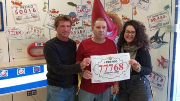 Administración número 5 de Dénia con el décimo premiado dest