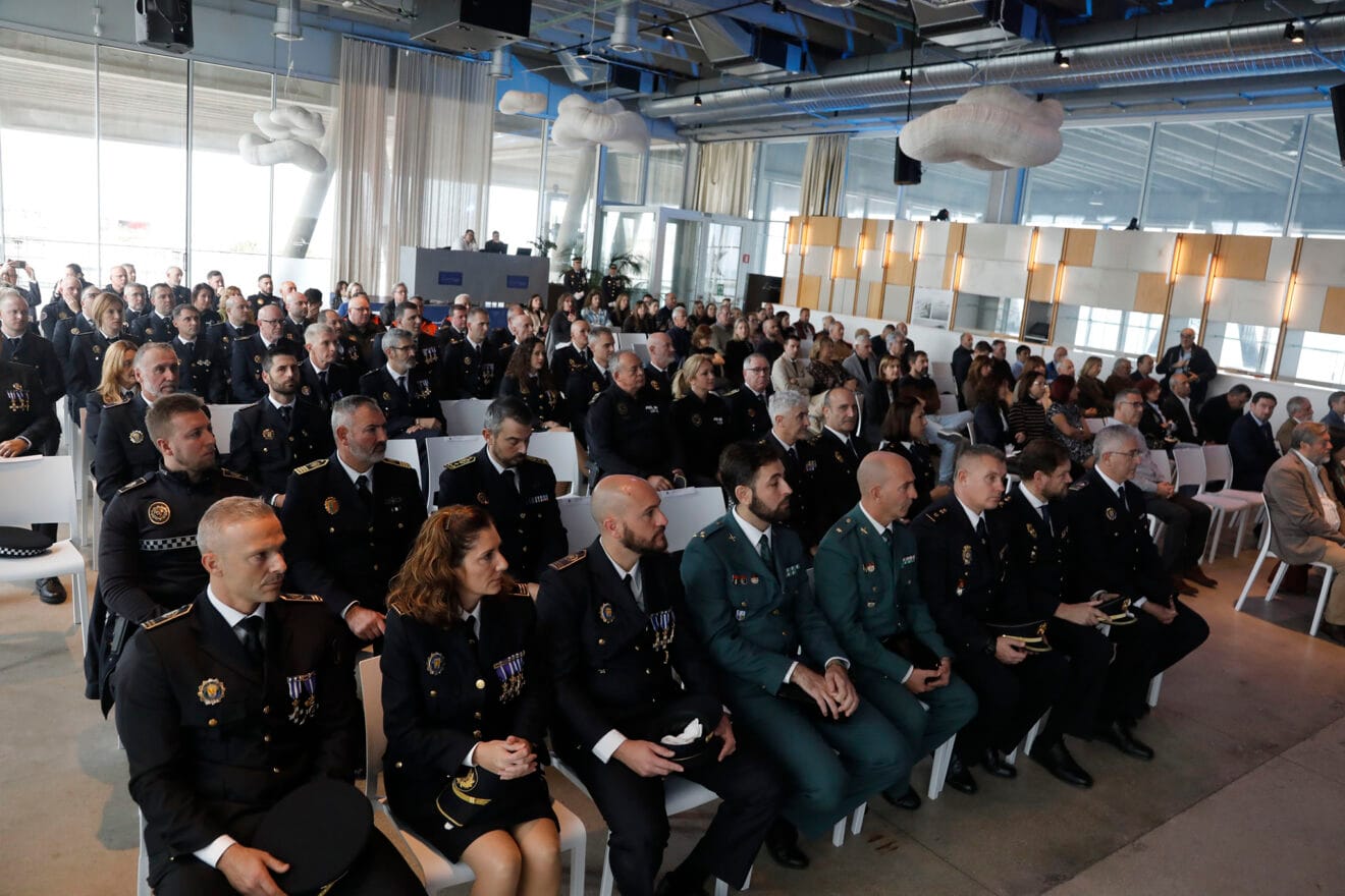 Asistentes a la celebración del Día de la Policía Local en Dénia