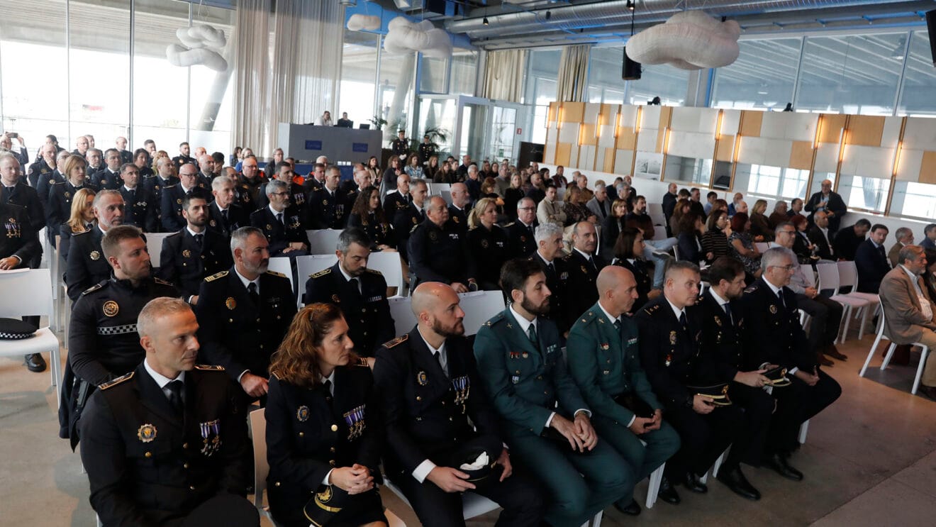 Asistentes a la celebración del Día de la Policía Local en Dénia dest