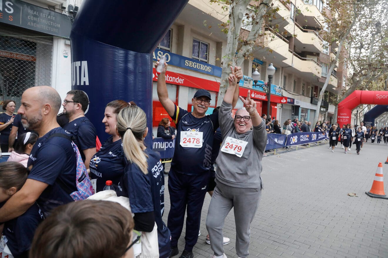 Carrera de la Policía Nacional por Luca 100