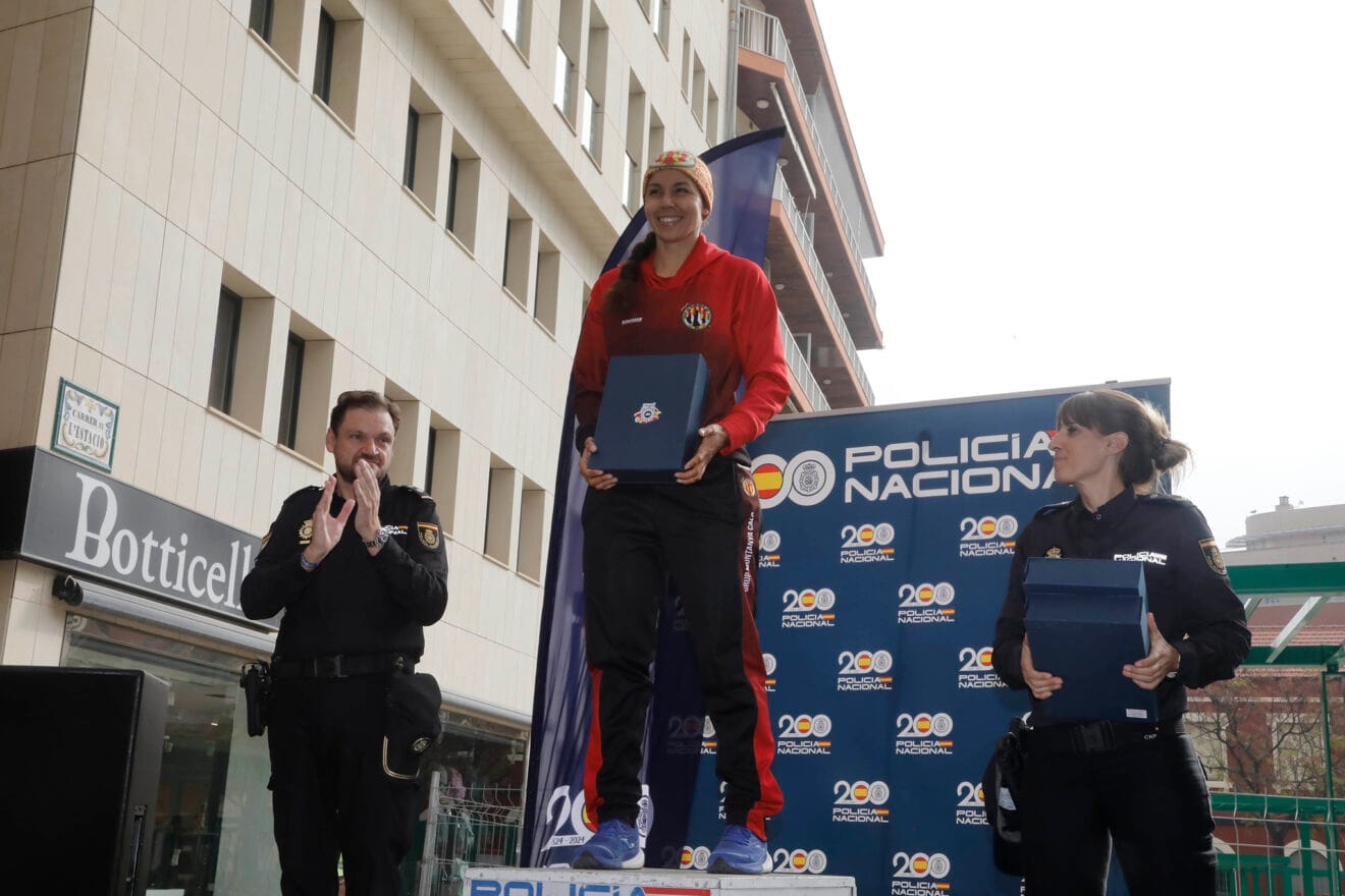 Carrera de la Policía Nacional por Luca 150