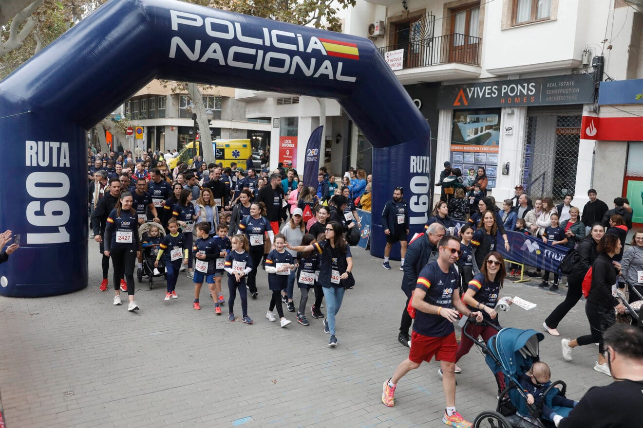 Carrera de la Policía Nacional por Luca 30