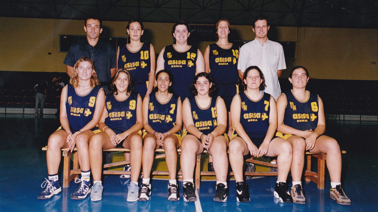 Equipo Senior Femenino del DBC en la temporada 2000-01