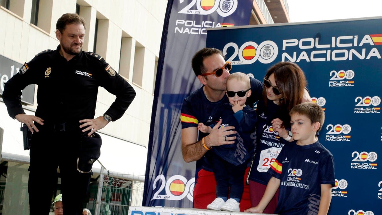 Familia de Luca en el podio dest