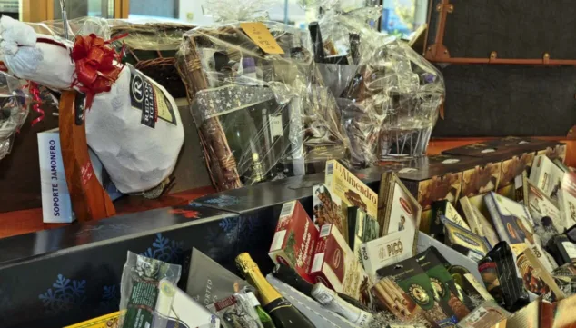 Sorprende estas fiestas con lotes y cestas de Navidad cargadas de productos gourmet 7 Imagen: Haz tu cesta personalizada eligiendo los productos gourmet que más te gusten