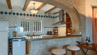 Moderna y funcional cocina en esta lujosa villa de Dénia