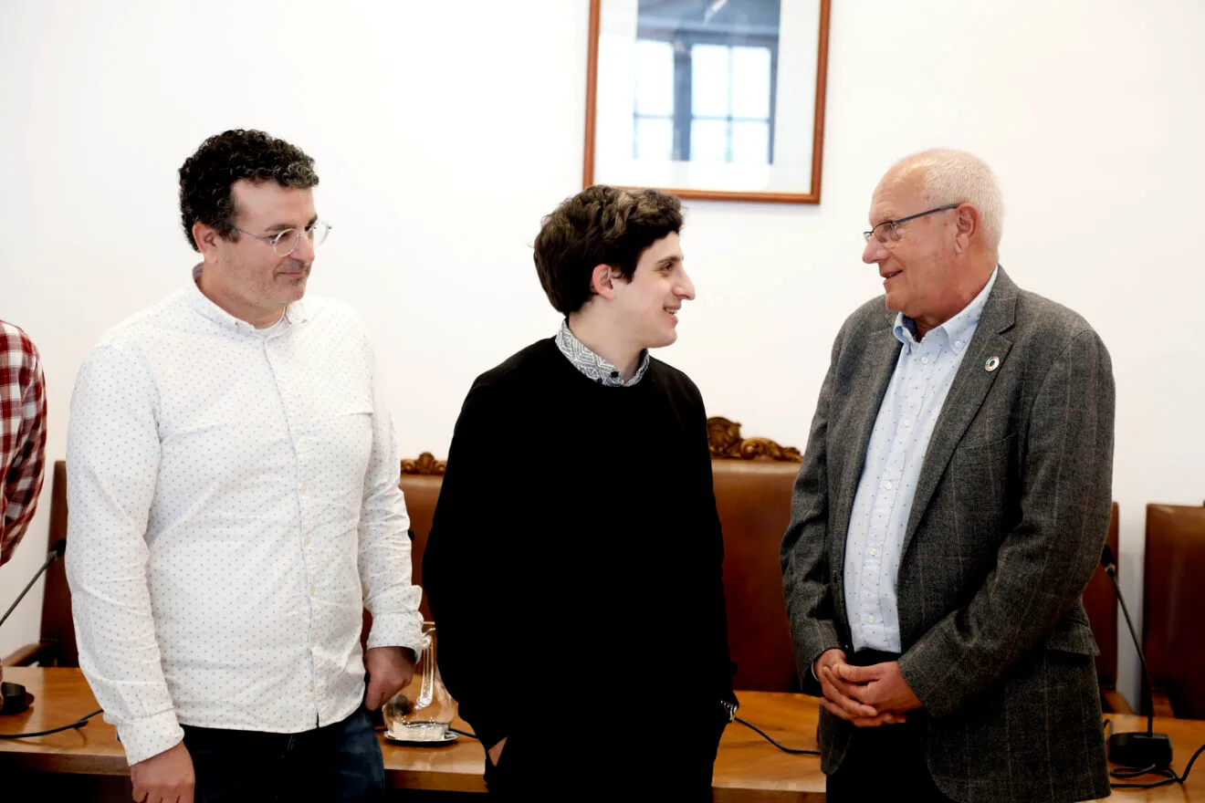 Óscar Lasarte es recibido en el Ayuntamiento 03