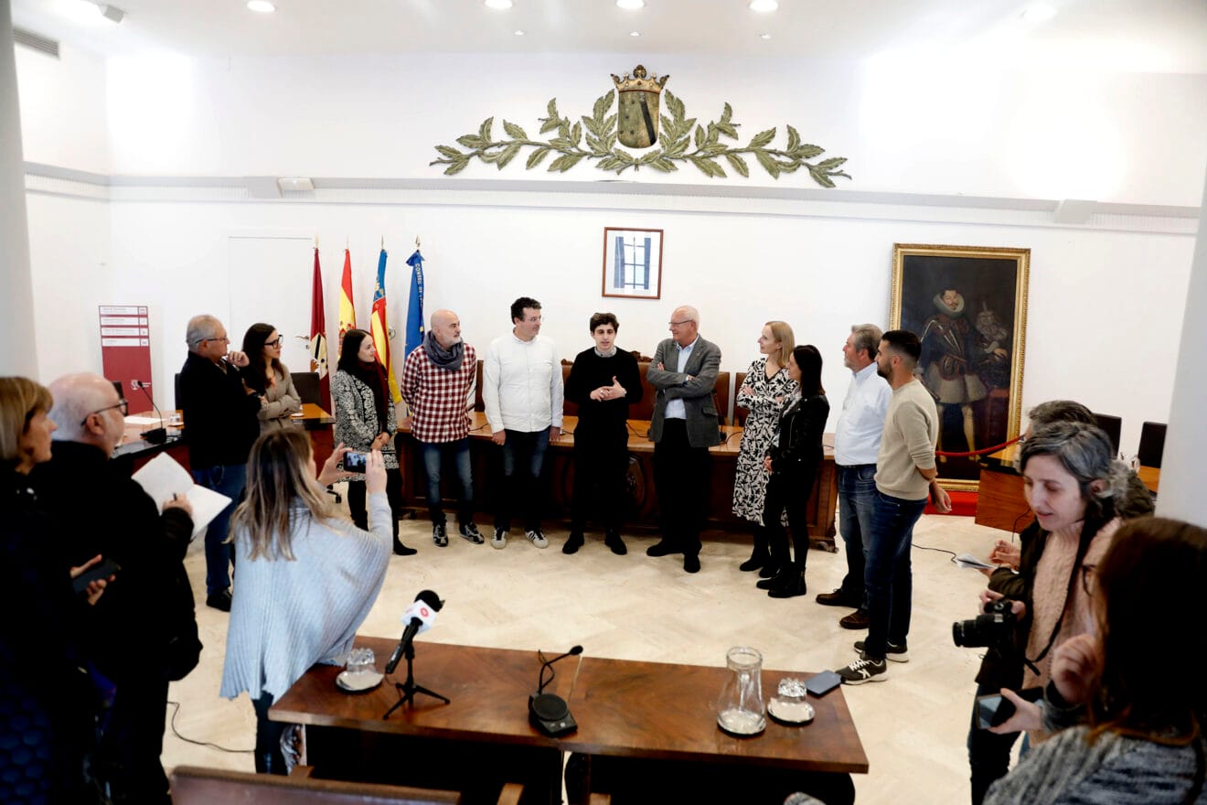 Óscar Lasarte es recibido en el Ayuntamiento 08