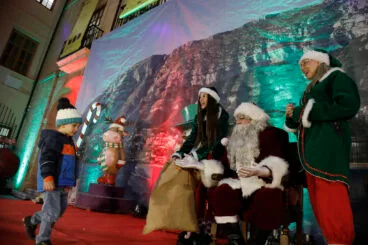 Papa Noel recibe a los niños en Dénia