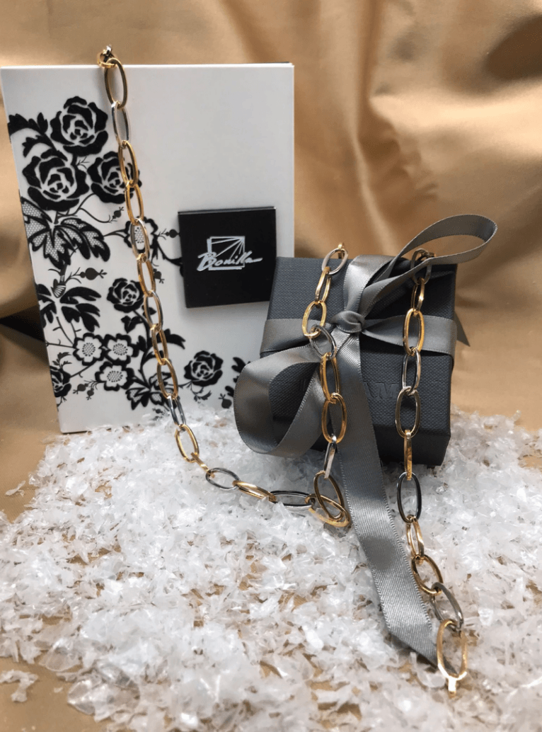 Un conjunto de collar y pulsera de eslabones en oro bicolor de 18 kilates