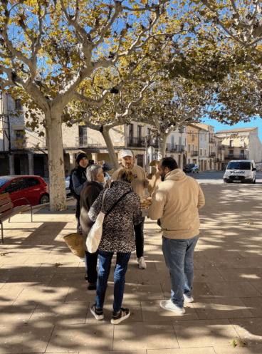 Verdú da a probar sus creaciones a los vecinos de Verdú