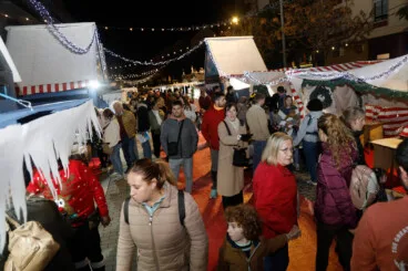 Visitantes en el Mercado de Navidad