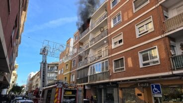 Momento del incendio en una vivienda de Dénia